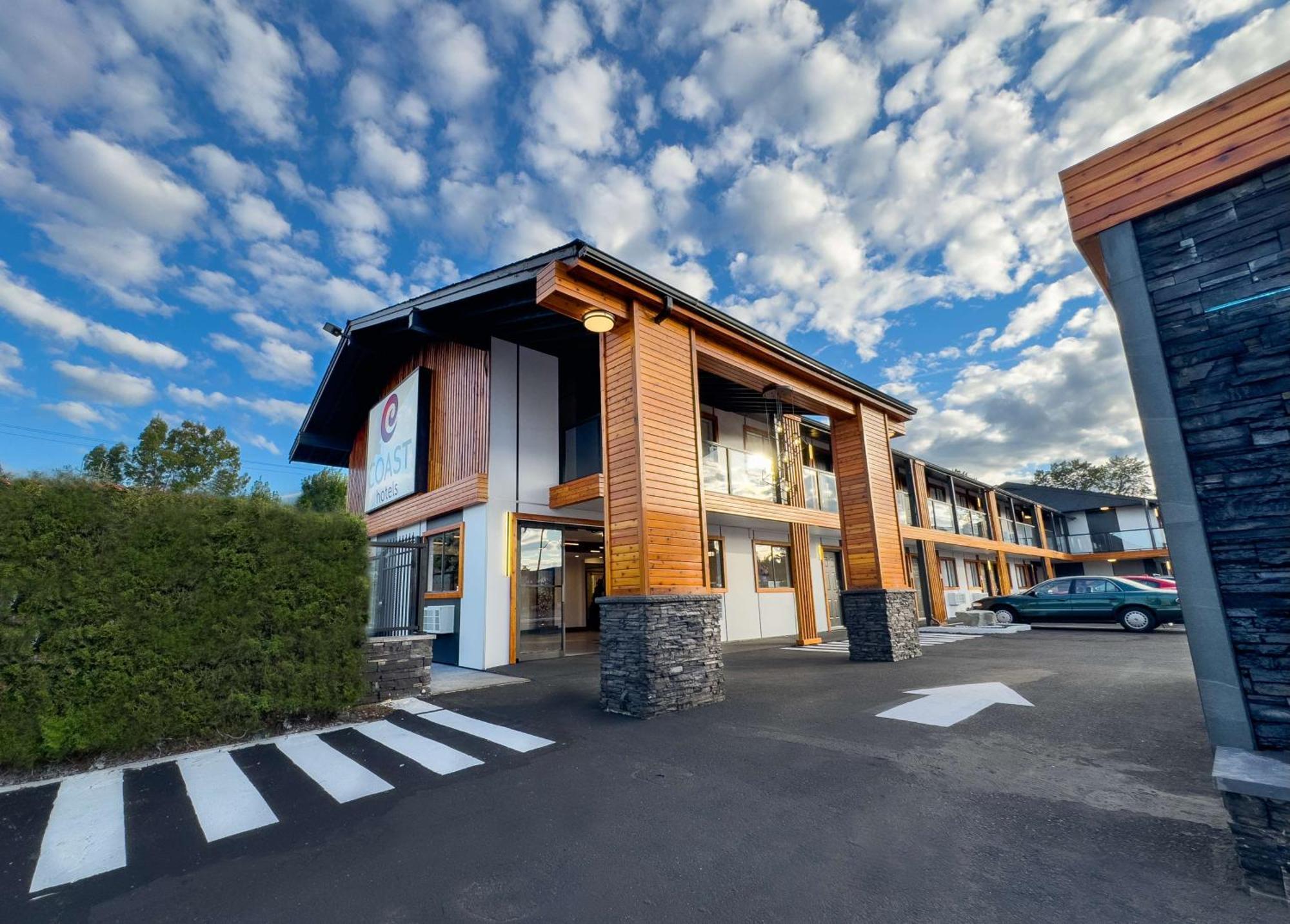 Coast Courtenay Hotel Exterior photo